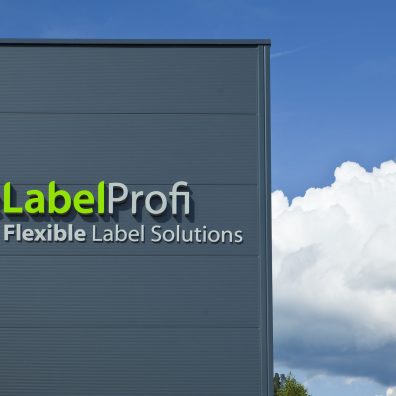 povpraševanje mala